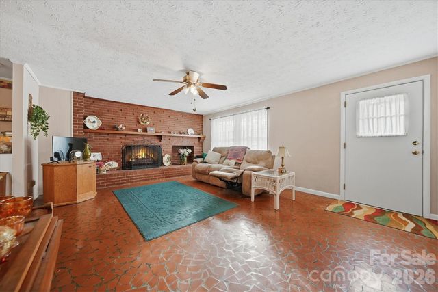 406 Wedgewood Place SW, Lenoir, NC 28645