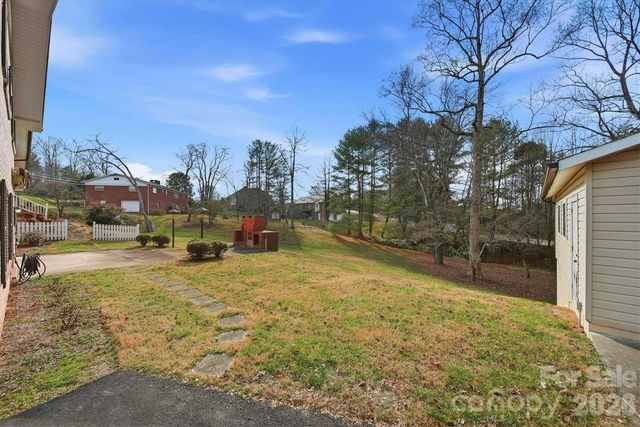 406 Wedgewood Place SW, Lenoir, NC 28645
