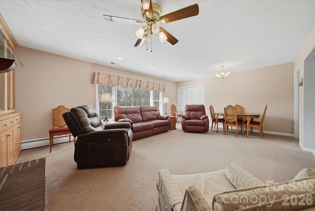 406 Wedgewood Place SW, Lenoir, NC 28645