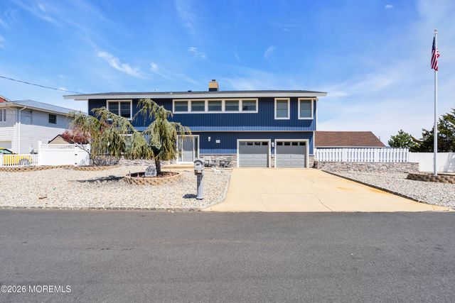530 Bayview Drive, Toms River, NJ 08753
