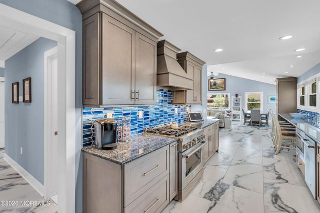 530 Bayview Drive, Toms River, NJ 08753