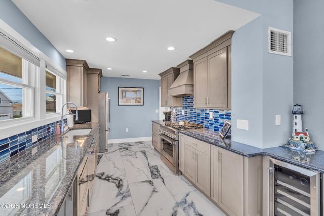 530 Bayview Drive, Toms River, NJ 08753