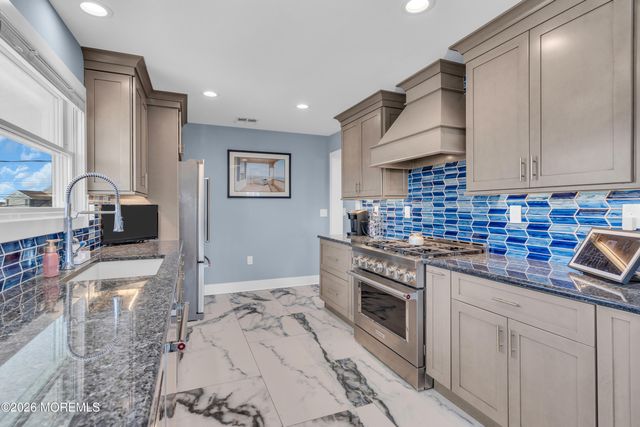 530 Bayview Drive, Toms River, NJ 08753