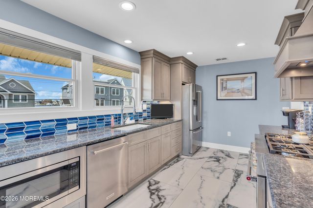 530 Bayview Drive, Toms River, NJ 08753