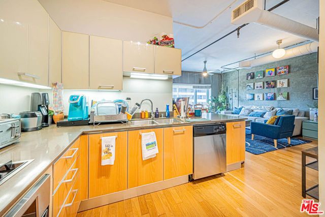 645 W 9th Street 628, Los Angeles, CA 90015