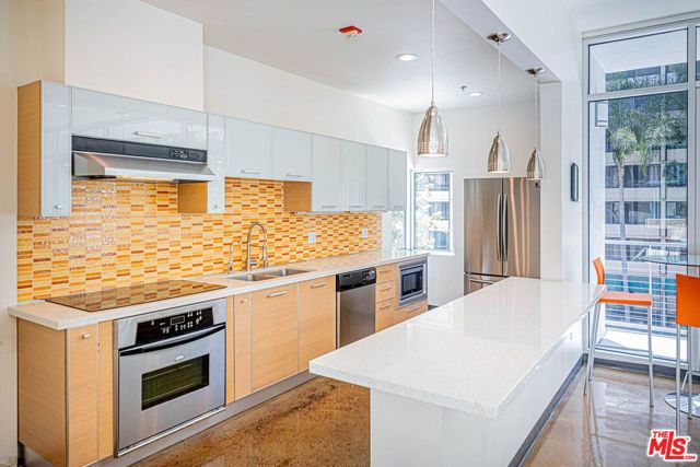 645 W 9th Street 628, Los Angeles, CA 90015