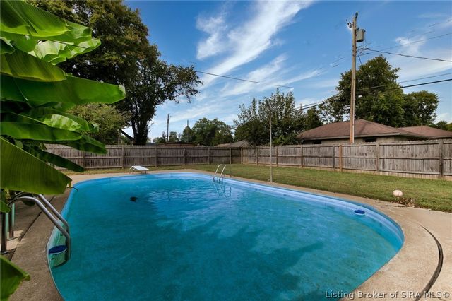 188 Forest Drive, Jeffersonville, IN 47130