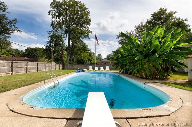 188 Forest Drive, Jeffersonville, IN 47130