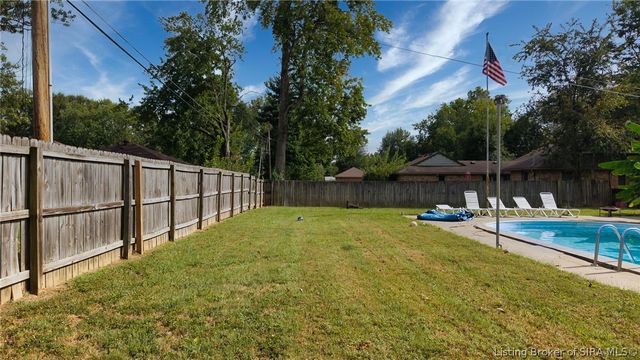 188 Forest Drive, Jeffersonville, IN 47130