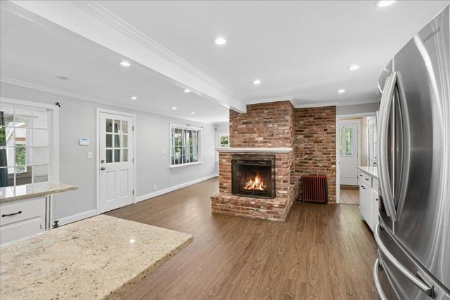 564 River Road, Manchester, NH 03104