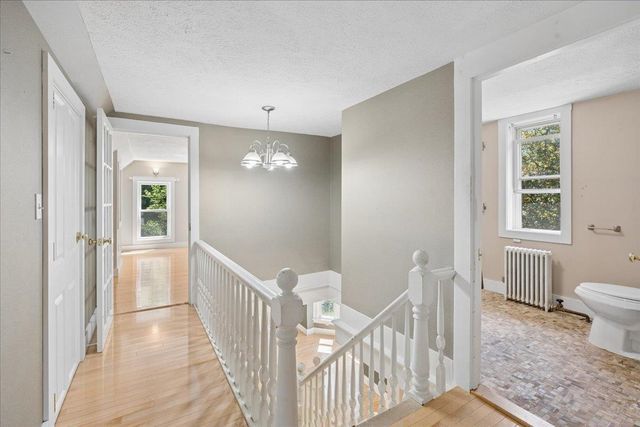564 River Road, Manchester, NH 03104