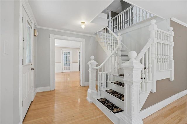 564 River Road, Manchester, NH 03104