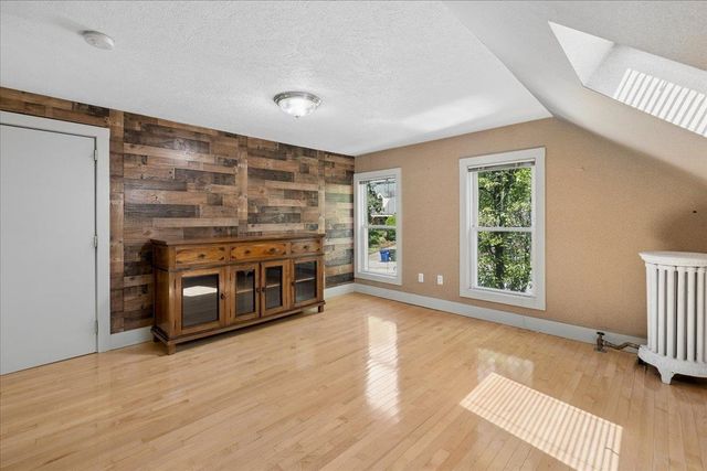 564 River Road, Manchester, NH 03104