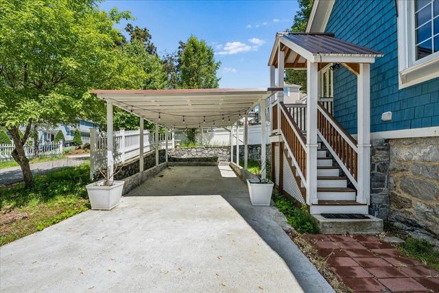 564 River Road, Manchester, NH 03104