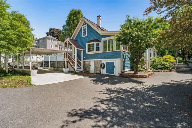 564 River Road, Manchester, NH 03104