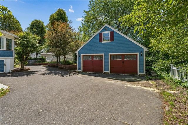 564 River Road, Manchester, NH 03104