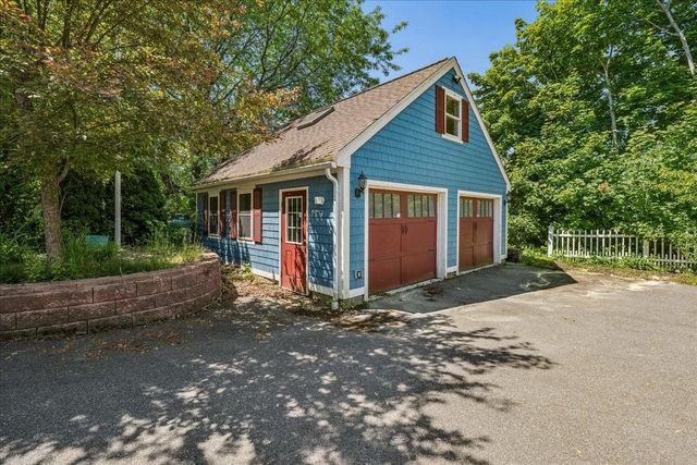 564 River Road, Manchester, NH 03104