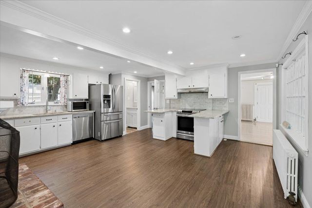 564 River Road, Manchester, NH 03104