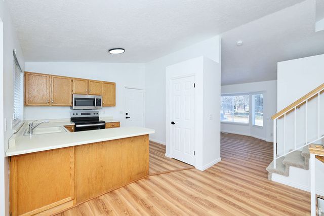 7165 S CALLIE DR, West Jordan, UT 84084