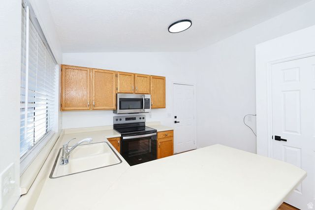 7165 S CALLIE DR, West Jordan, UT 84084