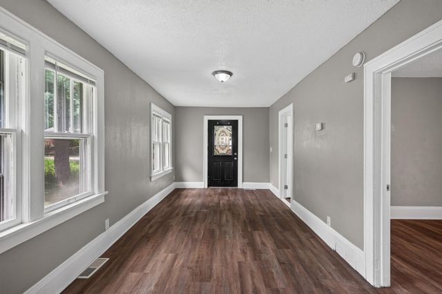 1154 Lawson Avenue E, Saint Paul, MN 55106