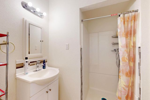 115 DALLAS Street SE, Albuquerque, NM 87108