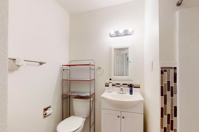 115 DALLAS Street SE, Albuquerque, NM 87108