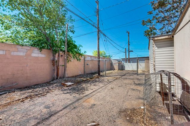 115 DALLAS Street SE, Albuquerque, NM 87108