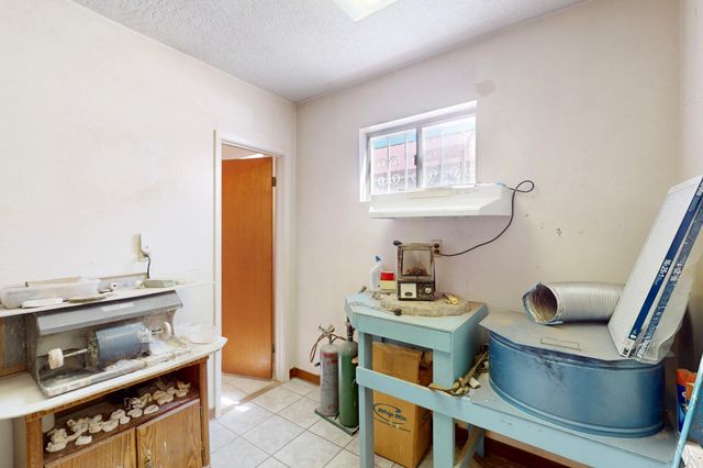 115 DALLAS Street SE, Albuquerque, NM 87108