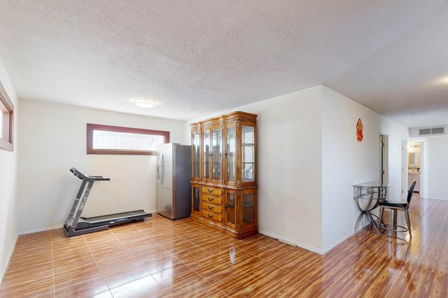 115 DALLAS Street SE, Albuquerque, NM 87108