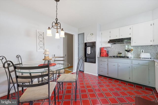 2 GLACIER DR, Cinnaminson, NJ 08077