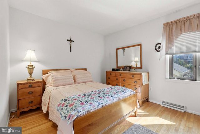 2 GLACIER DR, Cinnaminson, NJ 08077