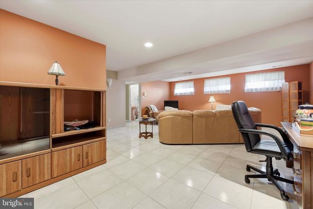 2 GLACIER DR, Cinnaminson, NJ 08077