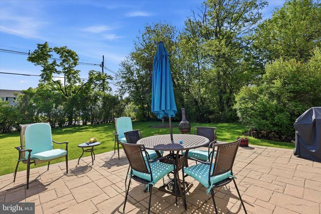 2 GLACIER DR, Cinnaminson, NJ 08077