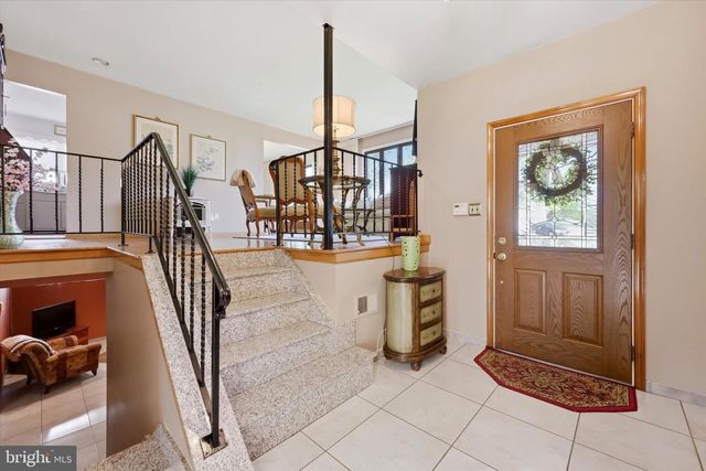 2 GLACIER DR, Cinnaminson, NJ 08077