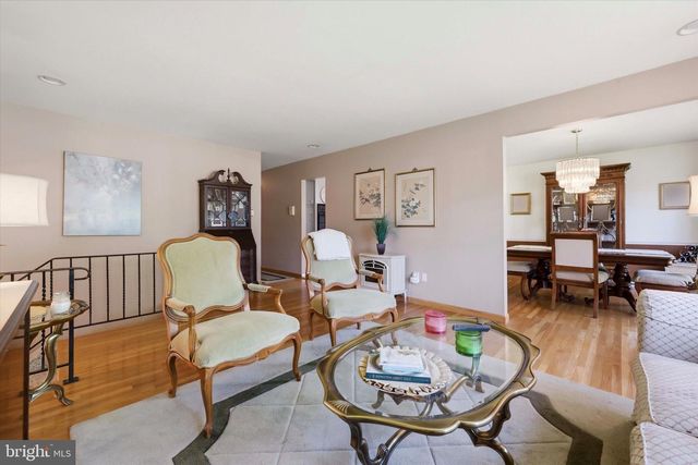 2 GLACIER DR, Cinnaminson, NJ 08077