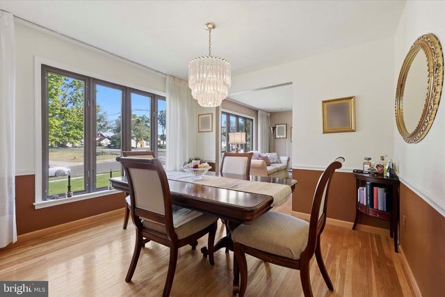 2 GLACIER DR, Cinnaminson, NJ 08077