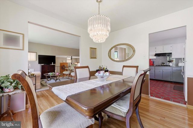 2 GLACIER DR, Cinnaminson, NJ 08077