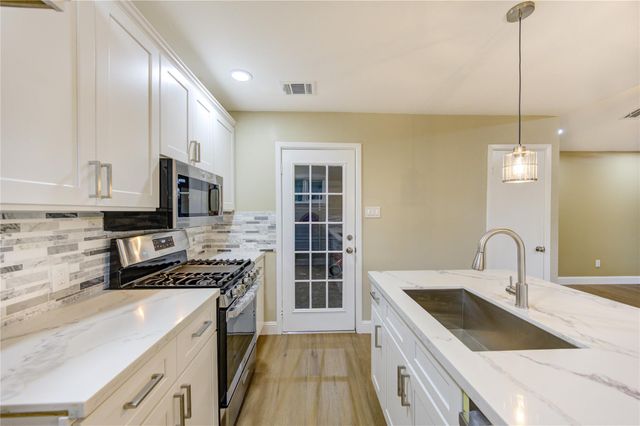 1921 Ripple Creek Drive, Rosenberg, TX 77471