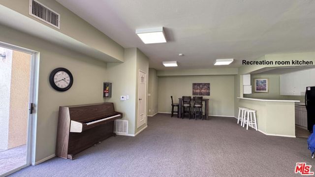 19350 Sherman Way 318, Los Angeles, CA 91335
