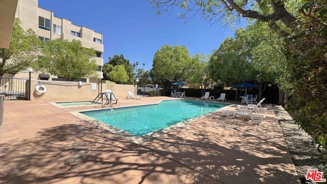 19350 Sherman Way 318, Los Angeles, CA 91335