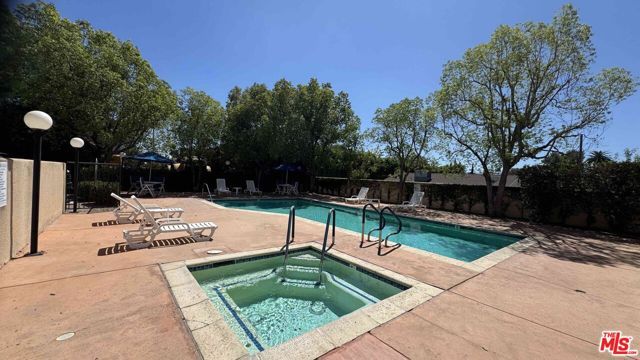 19350 Sherman Way 318, Los Angeles, CA 91335