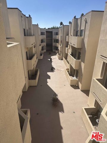 19350 Sherman Way 318, Los Angeles, CA 91335