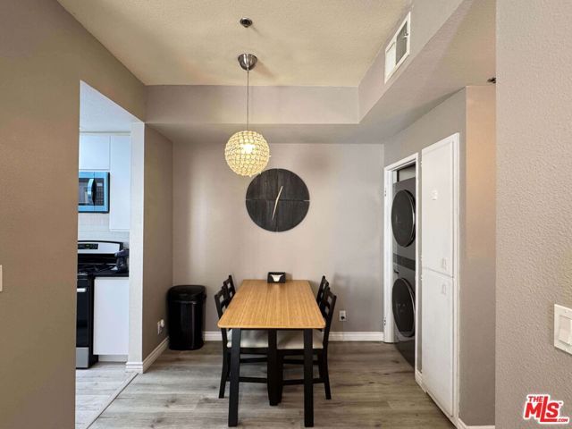 19350 Sherman Way 318, Los Angeles, CA 91335