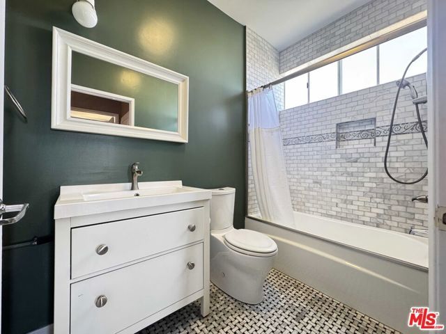 19350 Sherman Way 318, Los Angeles, CA 91335