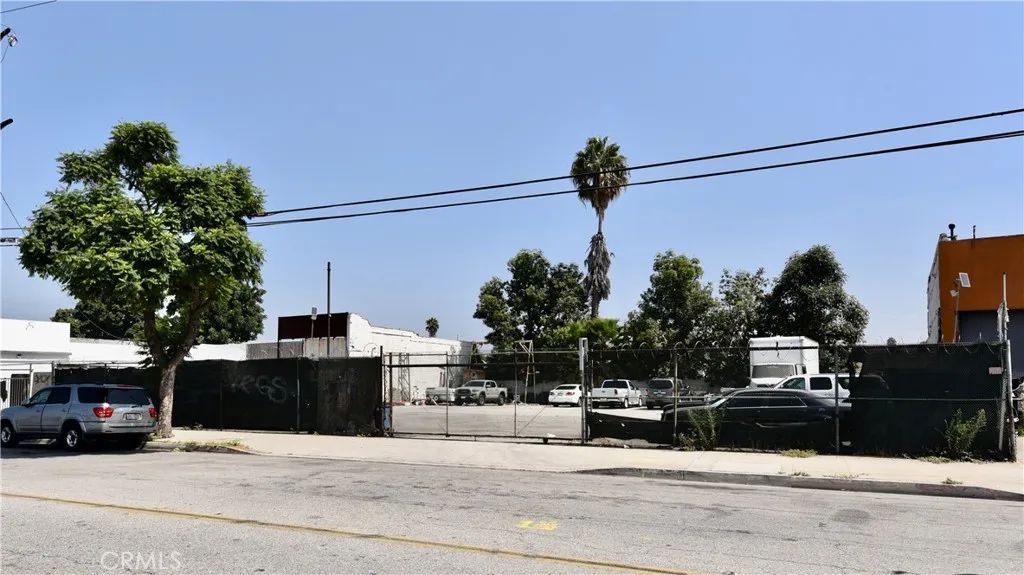 142 S Alameda, Compton, CA 90021