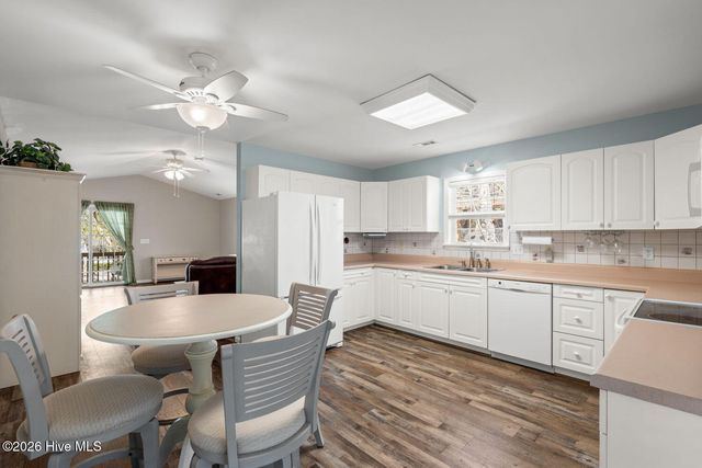 112 SE 12th Street, Oak Island, NC 28465