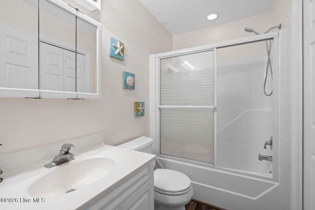 112 SE 12th Street, Oak Island, NC 28465