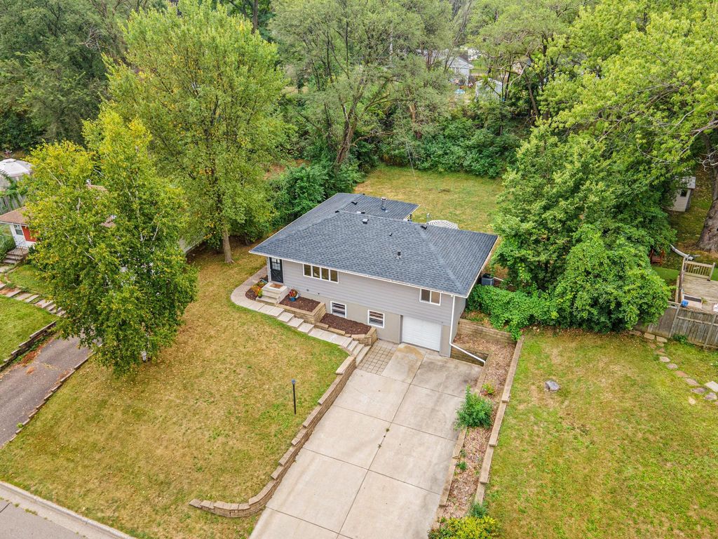 678 Eldridge Avenue W, Roseville, MN 55113 — exterior