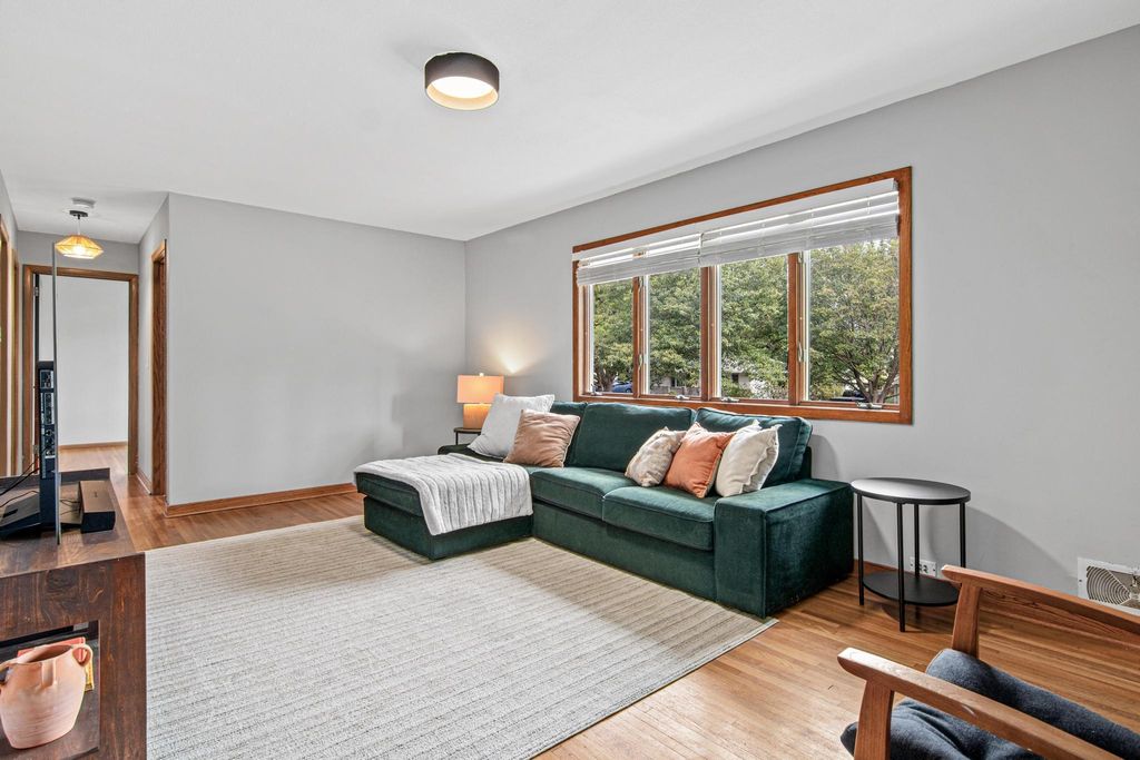 678 Eldridge Avenue W, Roseville, MN 55113 — photo 5